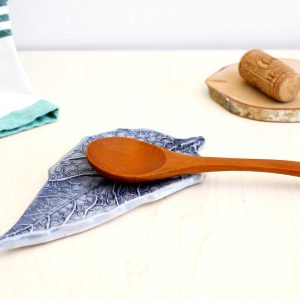 Reposa cucharas de cerámica azul