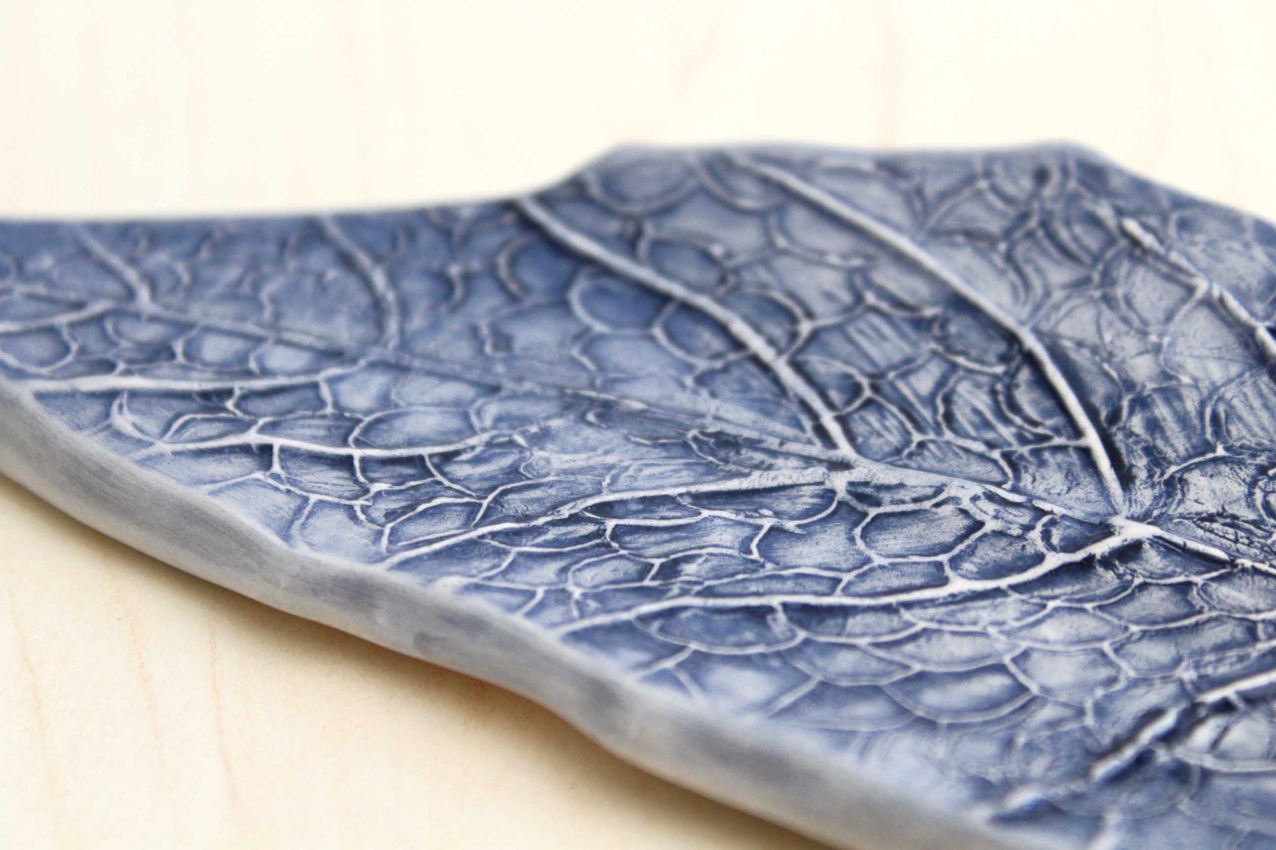 Reposa cucharas de cerámica azul