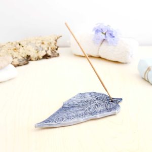 Porta inciensos de cerámica esmaltada con forma de hoja