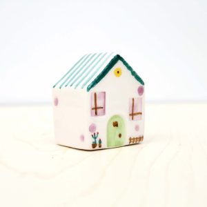 Casita de cerámica en miniatura